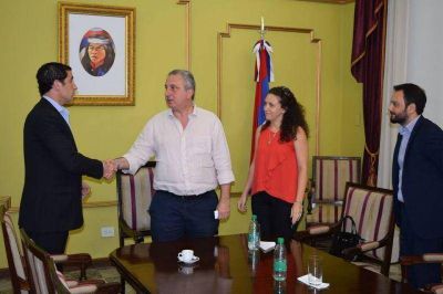 LA PROVINCIA Y EL BANCO HIPOTECARIO AVANZARON EN PROGRAMA QUE PROMUEVE USO DE LA MADERA EN VIVIENDAS