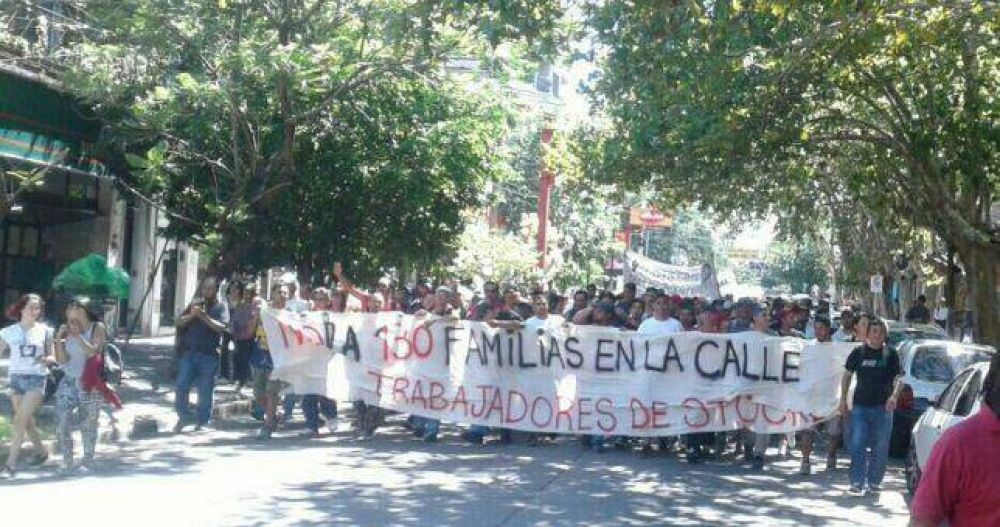 Los 130 despedidos de Stockl movilizaron para defender sus empleos