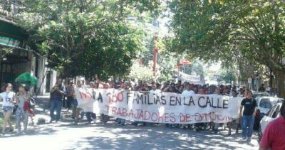 Los 130 despedidos de Stockl movilizaron para defender sus empleos