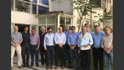 Intendentes peronistas del interior bonaerense resisten el pacto fiscal