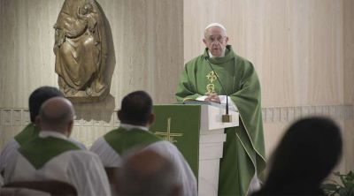 El Papa se�ala las 3 caracter�sticas en las que se sostiene la autoridad del sacerdote