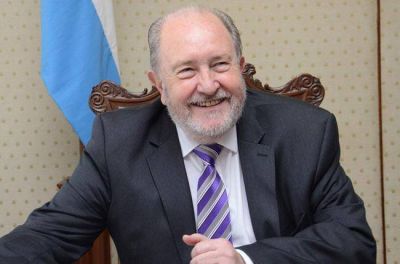 Verna, indignado, reclama que Macri se aparte del laudo