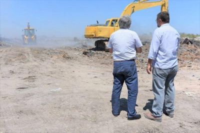 Preocupa un incendio en un basural de Chascom�s que comenz� hace cuatro d�as