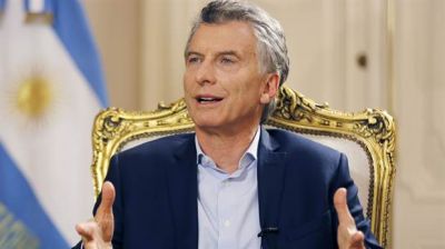 Macri firm� un megadecreto para simplificar tr�mites y bajar costos de producci�n