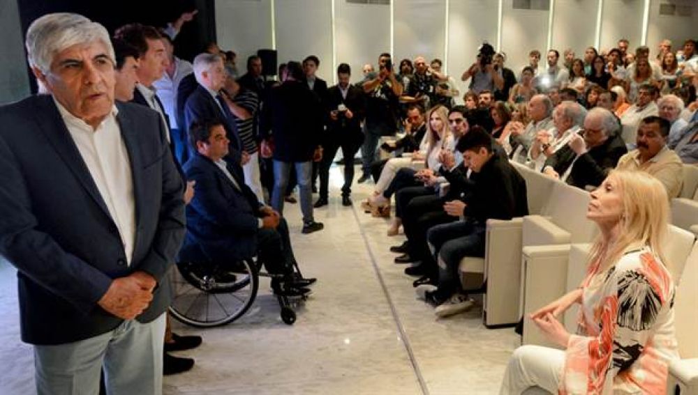Los hijastros de Moyano blanquearon US$1,1 millones