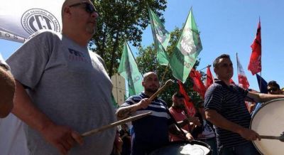Trabajadores de casinos convocan a paro y movilizan a La Plata contra las medidas de Vidal