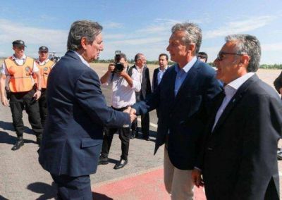 F�lix le entreg� a Macri una carpeta con algunos pedidos para San Rafael
