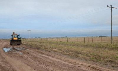 Contin�an los trabajos en caminos rurales