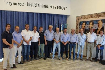 Los intendentes peronistas del interior acordaron pedirle una audiencia a Vidal