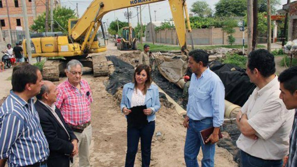 La intendente supervis� obras de desag�e en B� Ram�n Carrillo