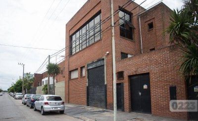 En Mar del Plata los deja trabajar s�lo 6 d�as al mes pero en Puerto Madryn abri� tres f�bricas nuevas