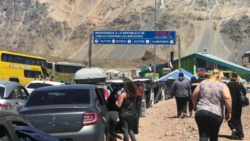 Una madrugada con complicaciones para cruzar a Chile a ver al Papa