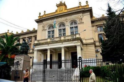 Docentes y estatales har�n presentaciones contra la idea oficial de revisar afiliaciones sindicales