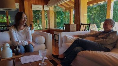 El Gobierno cambia de planes: freno al Congreso y un ojo en la calle