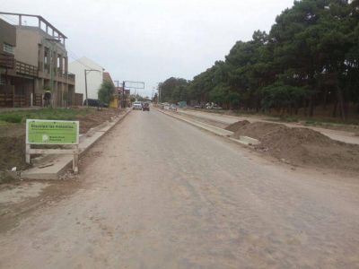 Se construye el cord�n cuneta de la nueva avenida 10