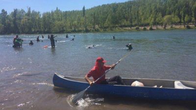 M�s basura que el a�o pasado sacaron del r�o Limay