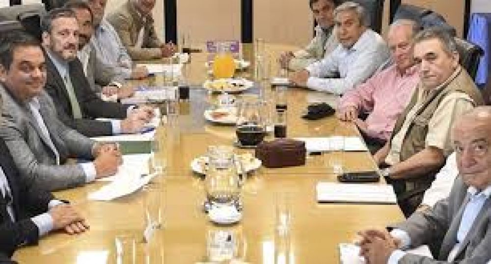 El Gobierno negociar� gremio por gremio la reforma laboral y espera aprobarla en mayo