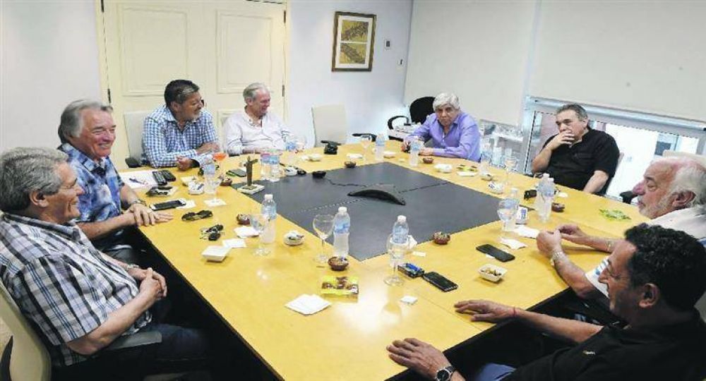 Cumbres de halcones y palomas recalientan puja veraniega de CGT
