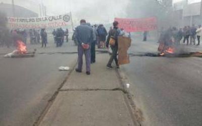 Trabajadores de Stockl  cortaban los accesos al Parque Industrial de Almirante Brown