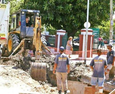La Comuna construye desag�e pluvial en Sarand�