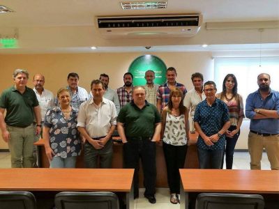 Profesionales tambi�n se oponen a que se apliquen tasas municipales sobre su actividad