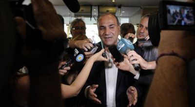 �Vamos a cumplir lo firmado con los trabajadores�, asegur� Juan Manzur