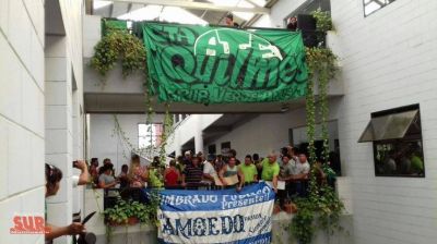 ATE realiz� una permanencia en la Municipalidad a la espera de reincorporaciones