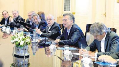El Gobierno les pone el pie a las paritarias