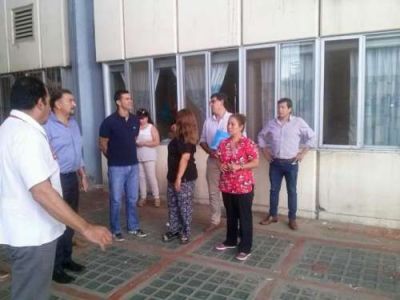 Urtubey e Isa visitaron el hospital de Or�n tras la inundaci�n de la semana pasada
