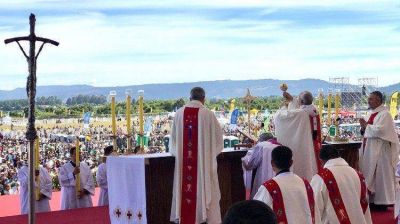 Papa: No nos cansemos de buscar el di�logo para la unidad