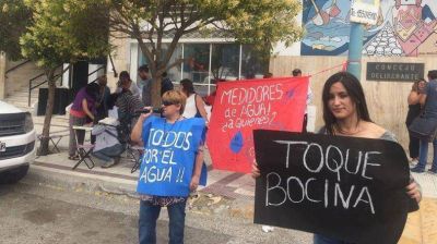 La carpa del agua se opone a los medidores domiciliarios