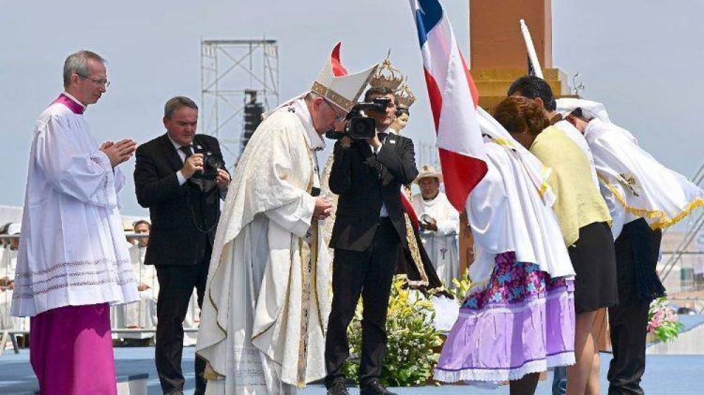 Paz y unidad para Chile, pidi el Papa al despedirse