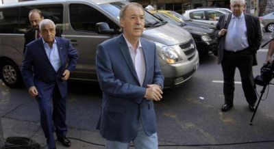 Schiaretti se diferencia de la Rosada y ratifica la cl�usula gatillo
