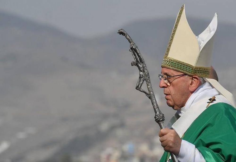 Final de gira papal con contrastes entre Chile y Per