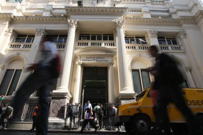 Los bancos no bajan la tasa de los cr�ditos pese a la nueva pol�tica del BCRA