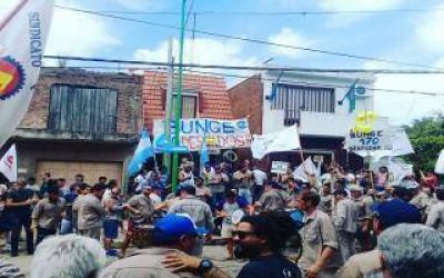 Despidos en Bunge: Movilizaci�n y protesta en sede del Ministerio de Trabajo en Campana