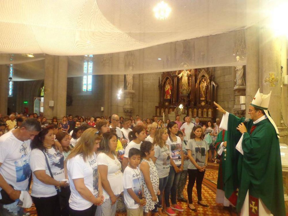 El obispo presidi una misa en Catedral y bendijo a los familares de los submarinistas del ARA San Juan