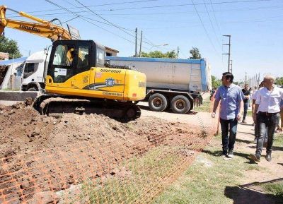 El intendente de Malvinas Argentinas recorri� la obra hidr�ulica del Barrio Iparraguirre, en Tierras Altas