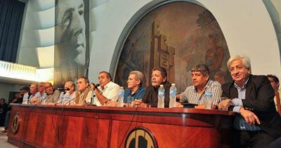 Ahora el Gobierno va por la asfixia financiera de los gremios
