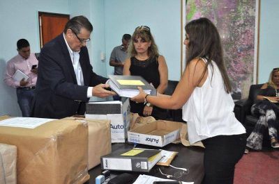 Apertura de los sobres correspondientes a la licitaci�n publica para la ejecuci�n del Acueducto Simbolar � A�atuya