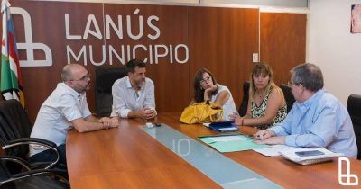 ESTEBAN ECHEVERR�A SE SUMA A LA DEMANDA COLECTIVA CONTRA EDESUR QUE LLEVA ADELANTE EL MUNICIPIO DE LANUS