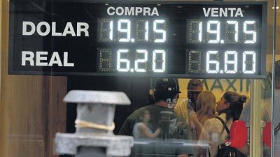 Baja la tasa, con m�s inflaci�n y divisa m�s cara