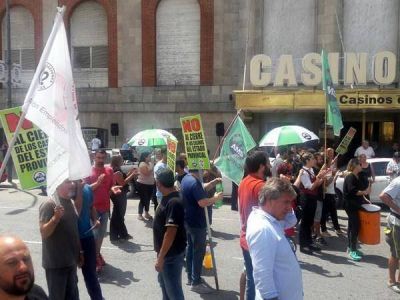 Casineros volvieron a ganar las calles y anunciaron �una gran movilizaci�n�