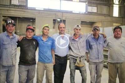 Escuelas de Trabajo: Corral visit� a seis j�venes en una f�brica de c�maras para bicicletas
