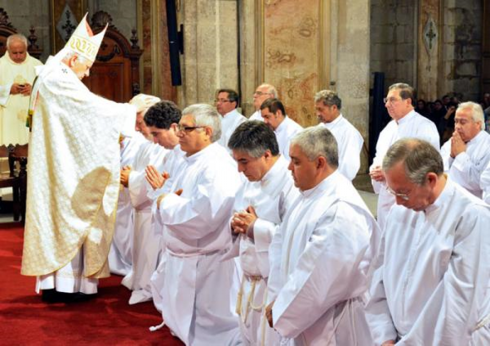 La Iglesia estudia la ordenaci�n de hombres casados como sacerdotes