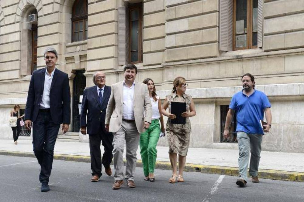 El Frente Renovador le advierte a Cambiemos: �No vamos a permitir que gobiernen por decreto�