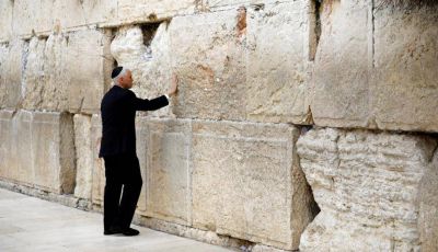 Negociar la paz depende de palestinos, afirma Pence