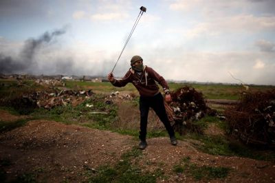 La protesta de j�venes palestinos contra Donald Trump en la frontera con Israel