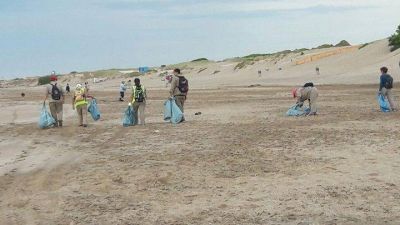 Realizaron operativo de 4 km de limpieza de playas