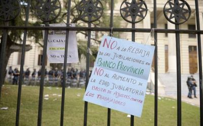Trabajadores del BAPRO se movilizan contra la reforma previsional